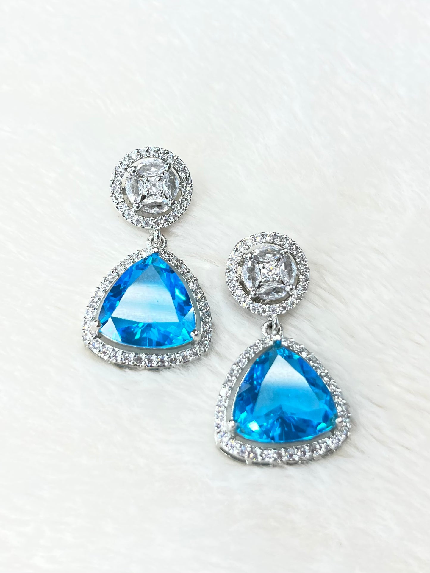 Sky blue small earrings